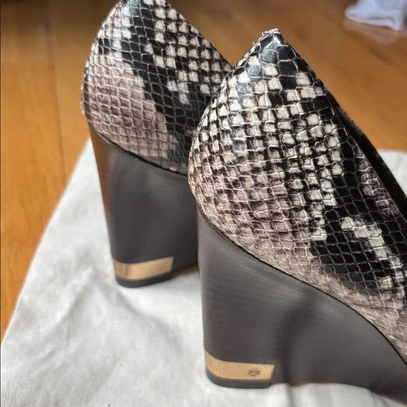 Tory Burch Astoria Leather Snakeskin Print Wedges Sz 8 - Picture 9 of 15